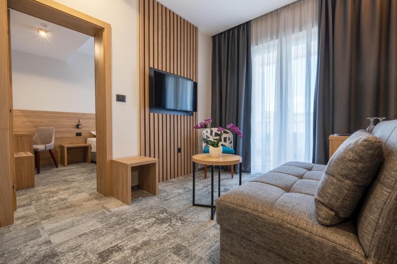 Hotel Porat เนอุม ภายนอก รูปภาพ